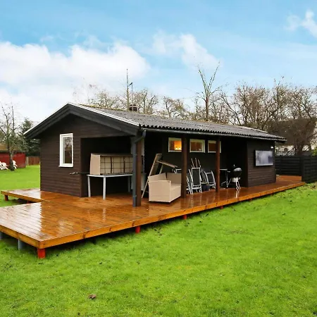6 Person Holiday In Hyllinge *